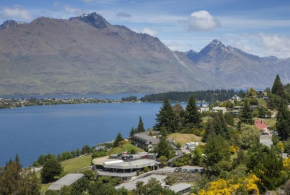 Гостиница Holiday Inn Queenstown Frankton Road, an IHG Hotel  Квинстаун